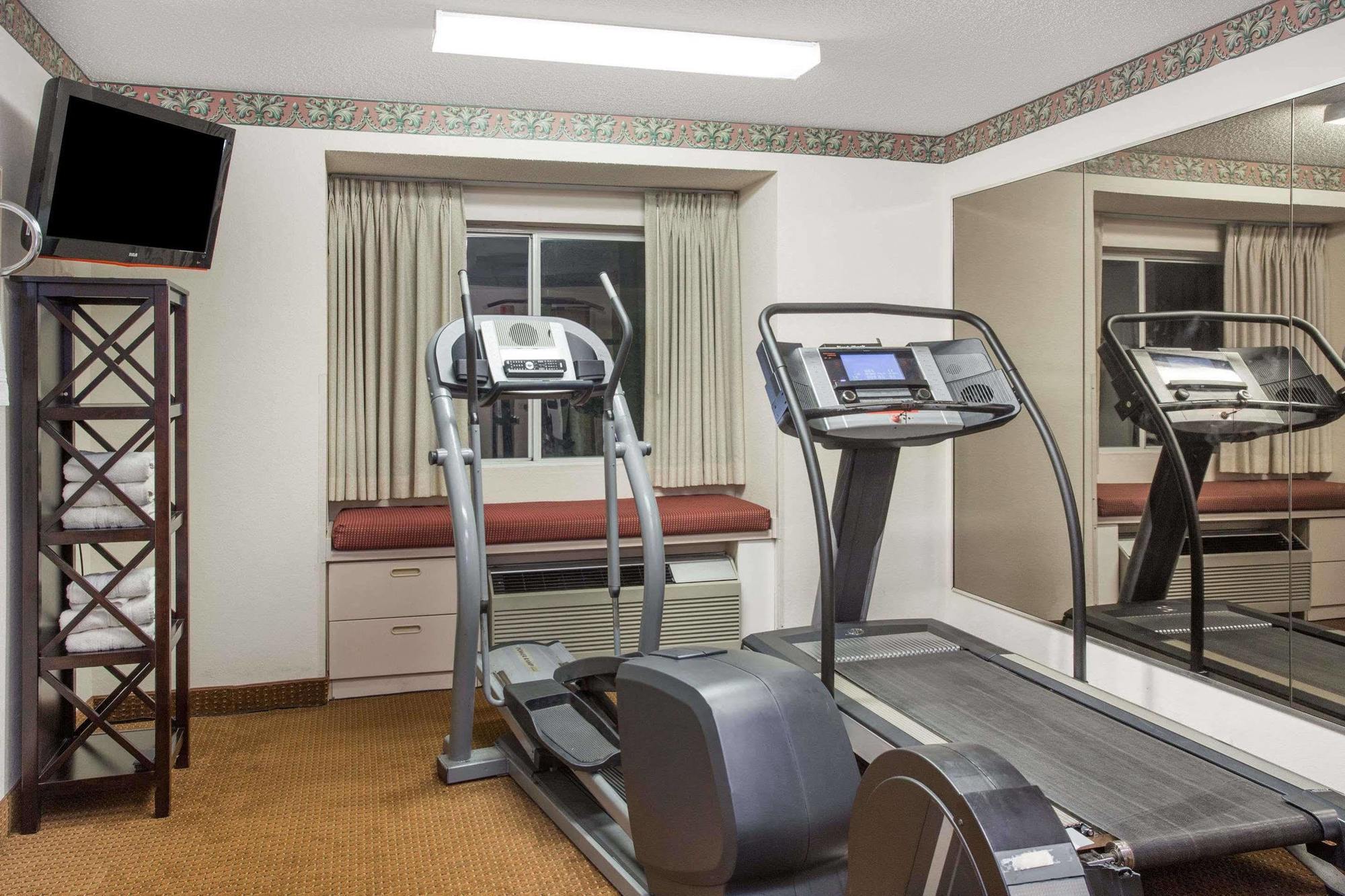 Microtel Inn & Suites By Wyndham Tifton Exterior photo