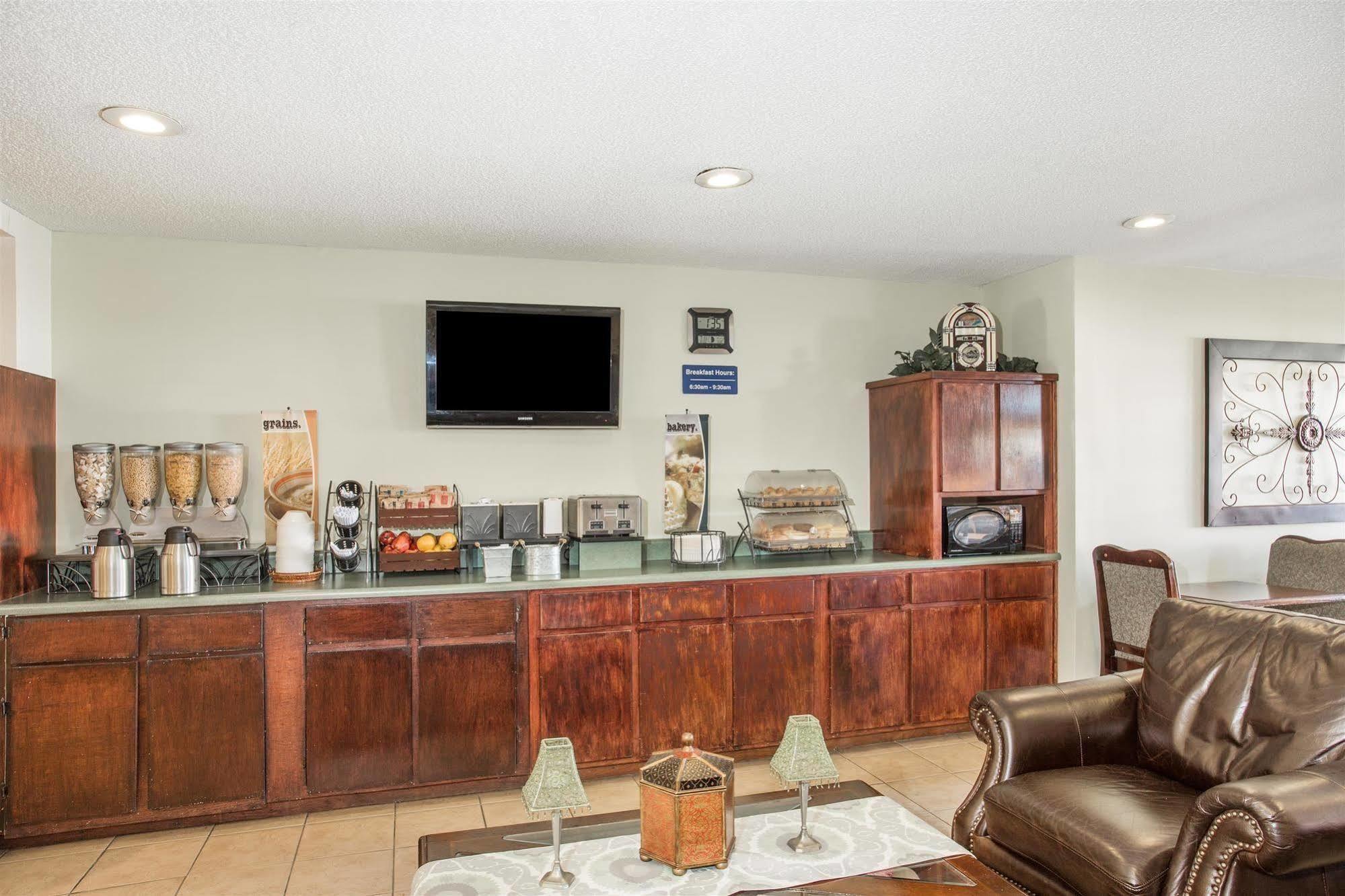 Microtel Inn & Suites By Wyndham Tifton Exterior photo